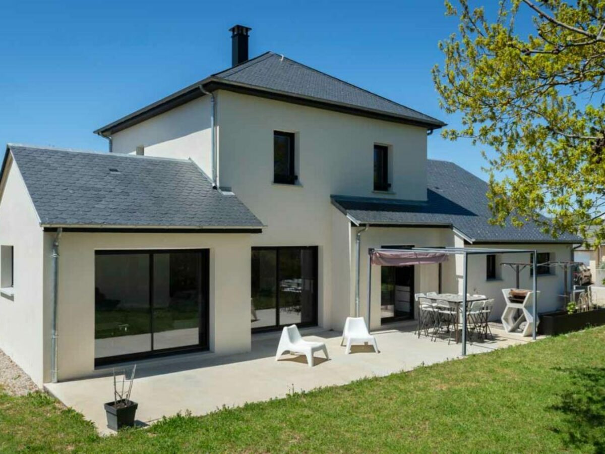 d&eacute;couvrez comment estimer le budget de vos travaux au m&egrave;tre carr&eacute;. conseils, astuces et exemples de prix pour mieux pr&eacute;voir le co&ucirc;t de votre r&eacute;novation ou construction.