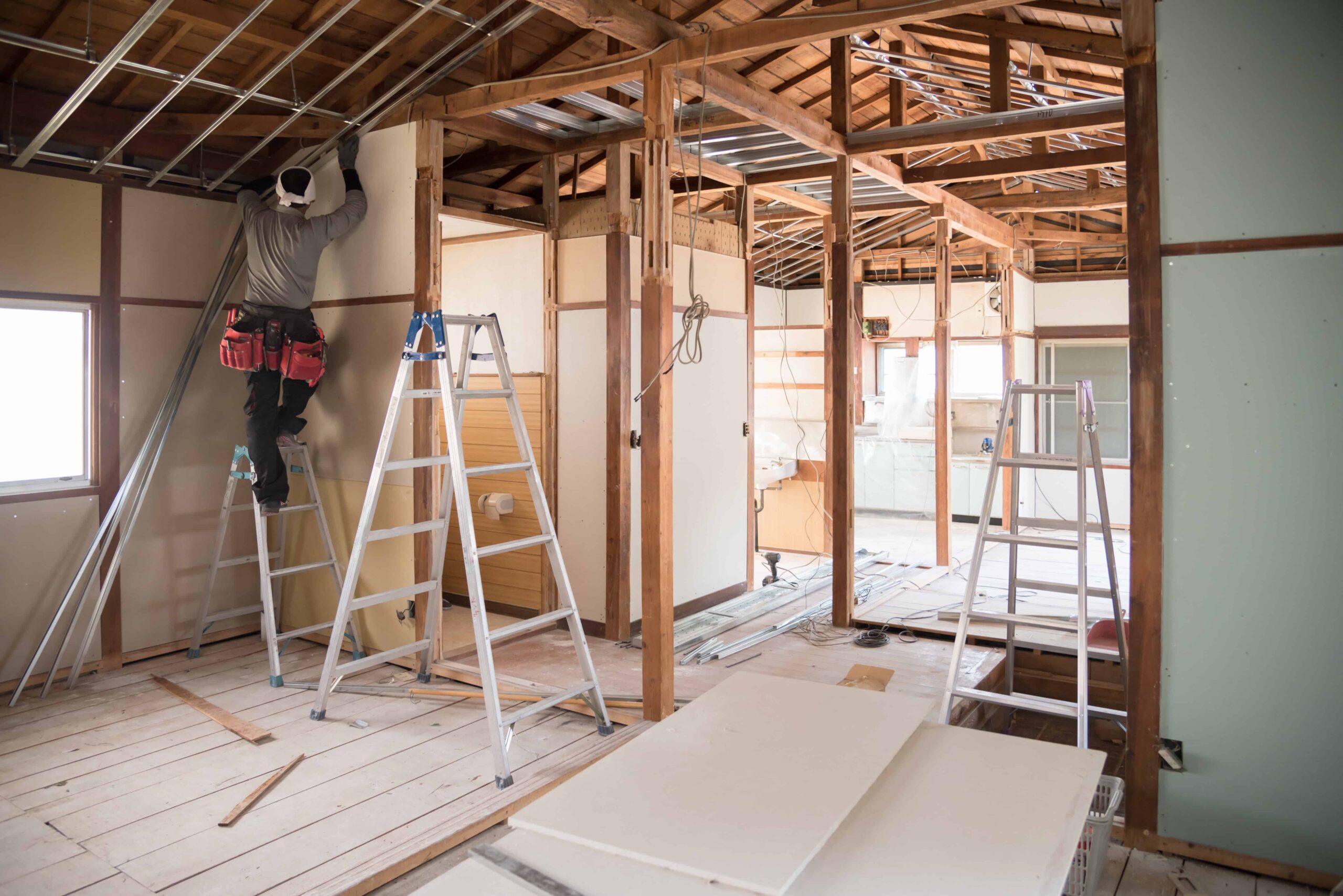 d&eacute;couvrez tout ce qu'il faut savoir sur le co&ucirc;t d'une r&eacute;novation : estimation des prix, facteurs qui influencent le budget, astuces pour &eacute;conomiser et r&eacute;ussir vos travaux en respectant votre enveloppe.