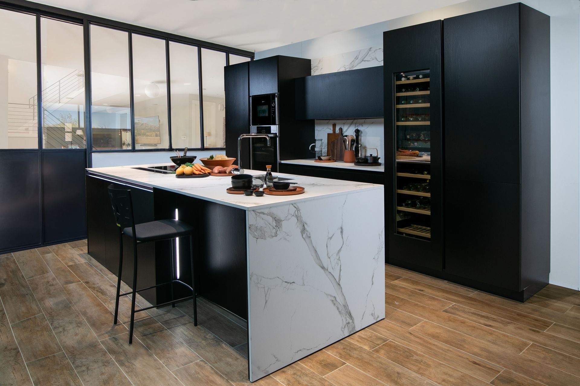 découvrez nos cuisines sur mesure à puteaux : conception personnalisée, matériaux de qualité et accompagnement de a à z pour réaliser la cuisine de vos rêves.