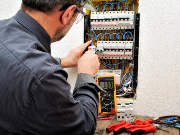 besoin d'un &eacute;lectricien &agrave; puteaux ? intervention rapide pour tout d&eacute;pannage &eacute;lectrique : pannes, urgences, installations et mises aux normes. service fiable 24h/24.