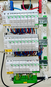 besoin d’un électricien à puteaux ? installation, dépannage et rénovation électrique pour particuliers et professionnels. service rapide, devis gratuit et intervention 7j/7.