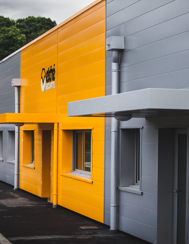 trouvez l'entreprise de bâtiment idéale pour vos travaux de construction, rénovation ou aménagement. des professionnels qualifiés pour réaliser tous vos projets, avec qualité et fiabilité.