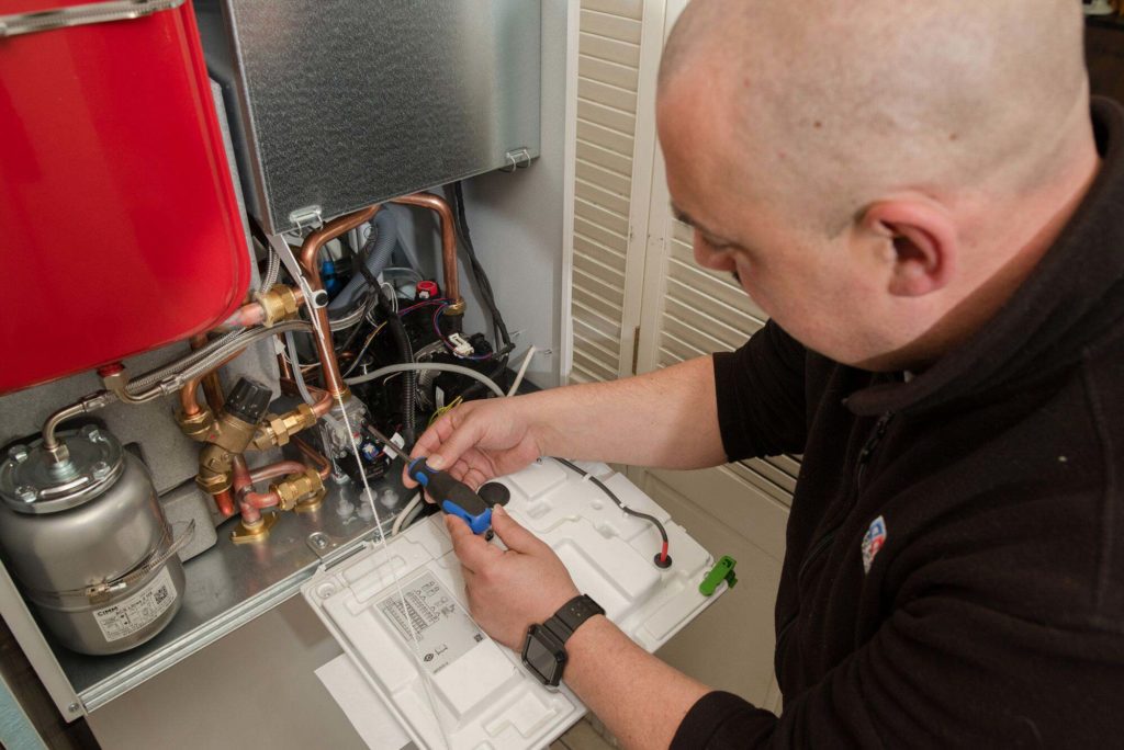 d&eacute;couvrez nos conseils et services pour l'entretien de votre chaudi&egrave;re : s&eacute;curit&eacute;, &eacute;conomies d'&eacute;nergie et confort garantis. faites confiance &agrave; nos experts pour un fonctionnement optimal de votre installation toute l'ann&eacute;e.