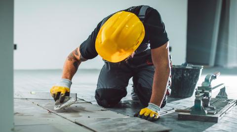 d&eacute;couvrez comment estimer le co&ucirc;t des travaux pour votre projet de r&eacute;novation ou de construction. obtenez des conseils pratiques pour budg&eacute;tiser efficacement et &eacute;viter les mauvaises surprises.