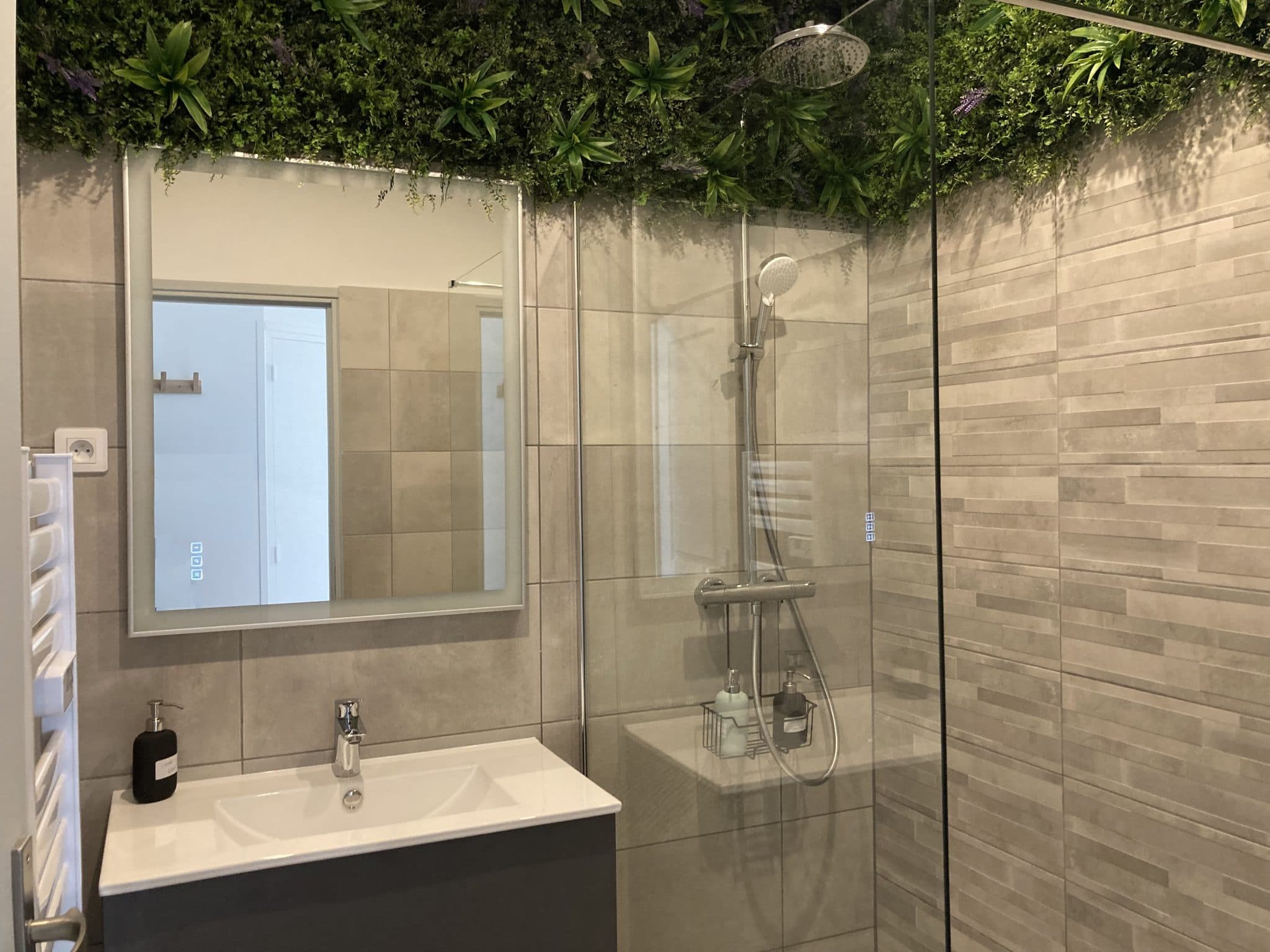 obtenez une estimation rapide des prix pour la rénovation de douche à puteaux (92800). comparez les tarifs, découvrez les étapes des travaux et trouvez les meilleurs professionnels près de chez vous.