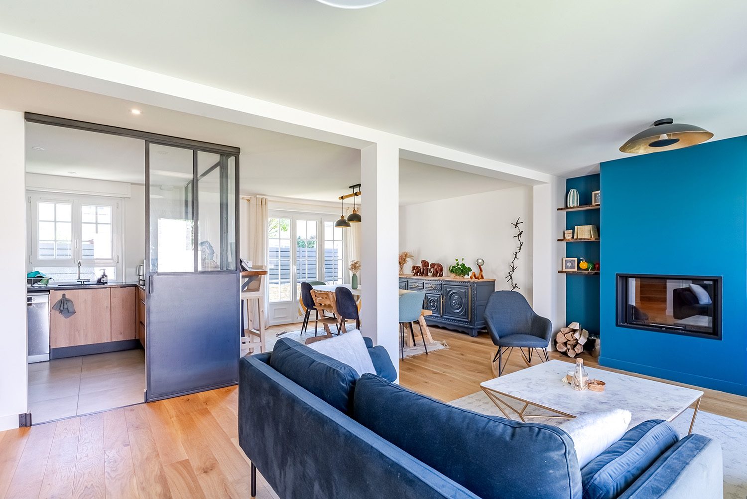 d&eacute;couvrez le prix moyen au m&egrave;tre carr&eacute; pour la r&eacute;novation, les facteurs qui influencent le co&ucirc;t, ainsi que des conseils pour estimer votre budget travaux en 2024.