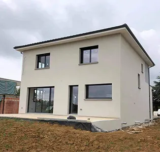 d&eacute;couvrez nos services de r&eacute;novation en &icirc;le-de-france : travaux int&eacute;rieurs et ext&eacute;rieurs, accompagnement sur mesure, qualit&eacute; professionnelle pour valoriser votre bien immobilier.