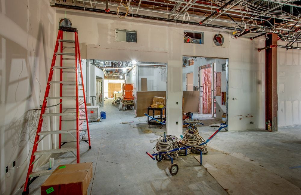 transformez votre espace de vie avec notre service de r&eacute;novation int&eacute;rieure : conseils personnalis&eacute;s, travaux de qualit&eacute;, et accompagnement sur-mesure pour moderniser votre maison ou appartement.