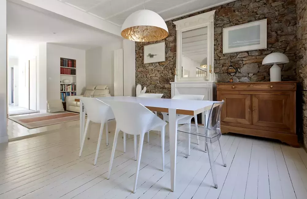 d&eacute;couvrez nos conseils et solutions pour r&eacute;ussir votre r&eacute;novation int&eacute;rieure : am&eacute;nagement, d&eacute;coration, choix des mat&eacute;riaux et astuces pour transformer votre espace de vie selon vos envies.