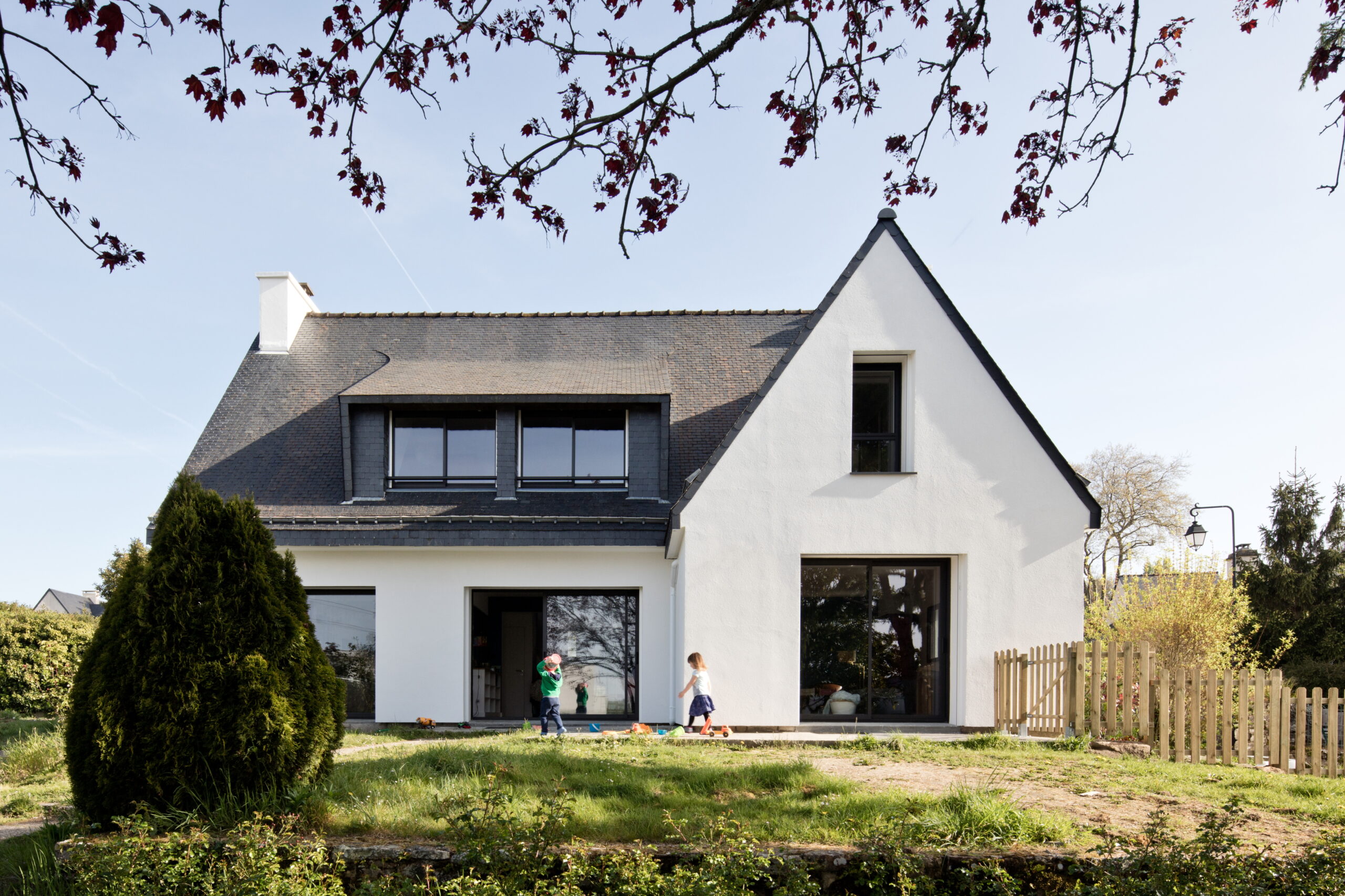confiez la r&eacute;novation de votre maison &agrave; des experts : conseils, solutions sur mesure et accompagnement pour transformer et moderniser votre habitat selon vos envies et besoins.