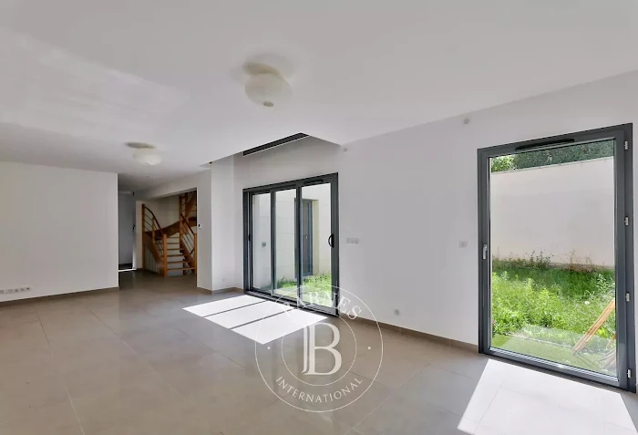 confiez votre projet de r&eacute;novation moderne &agrave; puteaux &agrave; nos experts. design contemporain, mat&eacute;riaux de qualit&eacute; et accompagnement personnalis&eacute; pour transformer votre int&eacute;rieur selon vos envies.