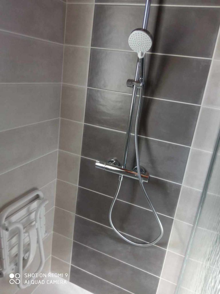 vous souhaitez r&eacute;nover votre salle de bain &agrave; puteaux ? d&eacute;couvrez nos services de travaux sur mesure pour cr&eacute;er la salle de bain de vos r&ecirc;ves, de la conception &agrave; la r&eacute;alisation, avec des artisans qualifi&eacute;s.