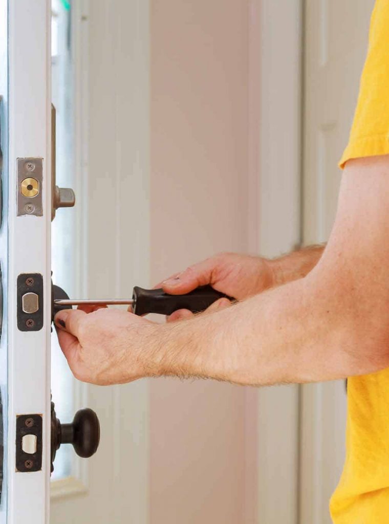 besoin d'un serrurier en urgence pr&egrave;s de chez vous ? intervention rapide 24h/24 et 7j/7 pour ouverture de porte, changement de serrure et d&eacute;pannage toutes serrures. contactez votre serrurier local de confiance !