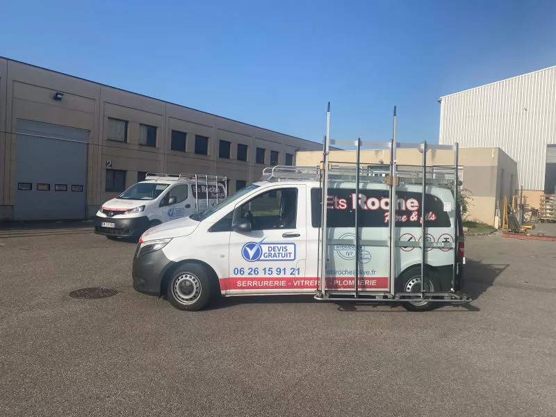 besoin d’un dépannage vitrerie rapide ? intervention en urgence, remplacement de vitres et réparation de fenêtres, service fiable et professionnel 24h/24.