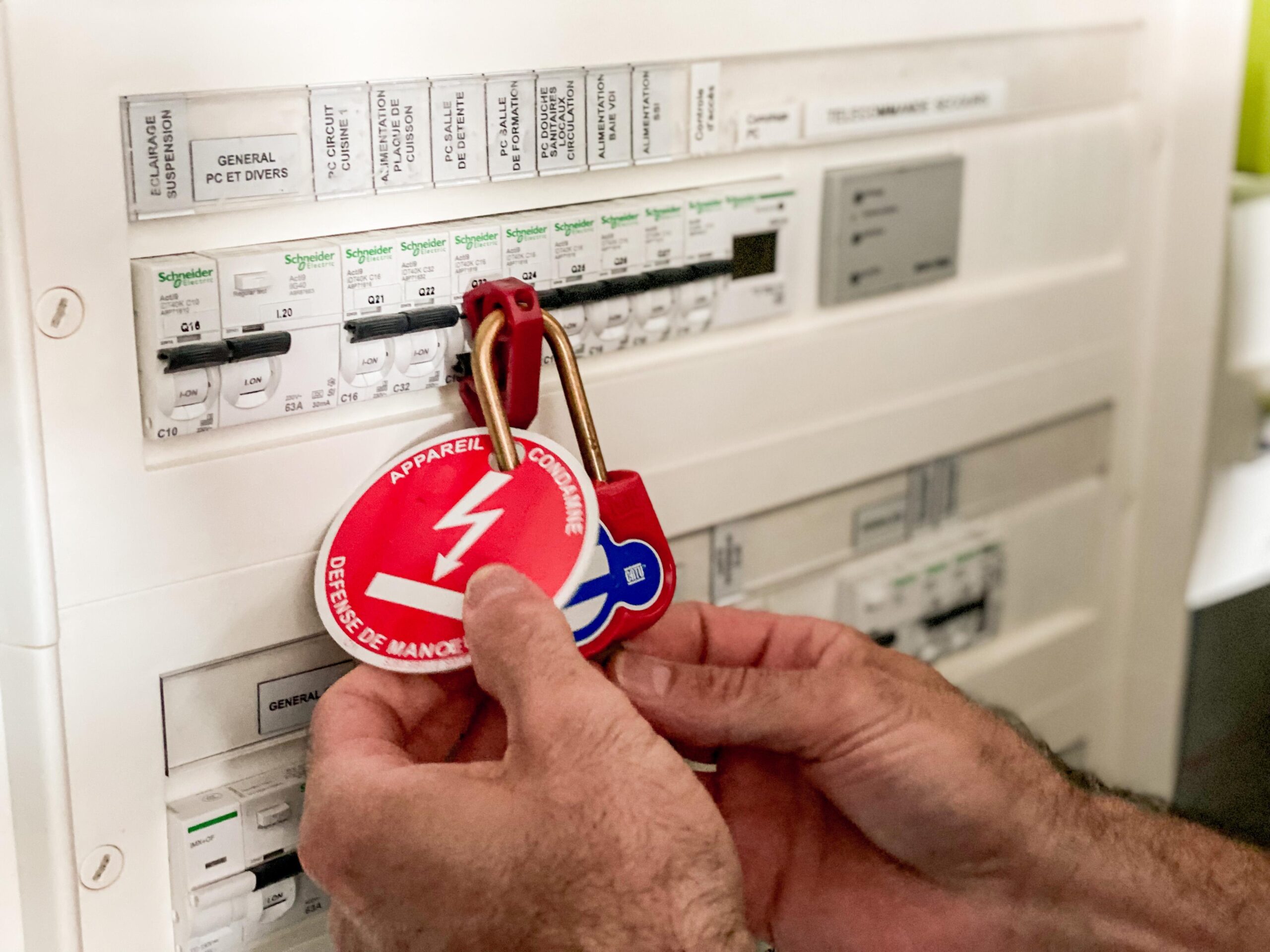 besoin d'une réparation électrique à puteaux ? nos électriciens qualifiés interviennent rapidement pour tous vos dépannages et installations. service fiable et devis gratuit !