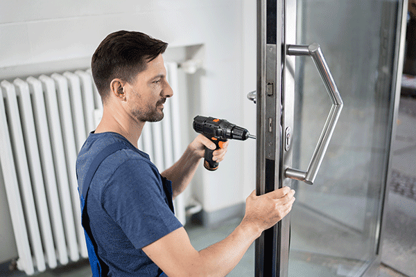 découvrez nos services de serrurerie : ouverture de porte, dépannage d'urgence, installation et réparation de serrures. intervention rapide et professionnelle près de chez vous. devis gratuit !