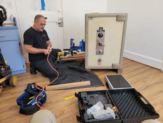 besoin d&rsquo;un serrurier comp&eacute;tent &agrave; puteaux ? intervention rapide, d&eacute;pannage, ouverture de porte, installation et conseils personnalis&eacute;s. devis gratuit et solutions adapt&eacute;es &agrave; vos besoins.