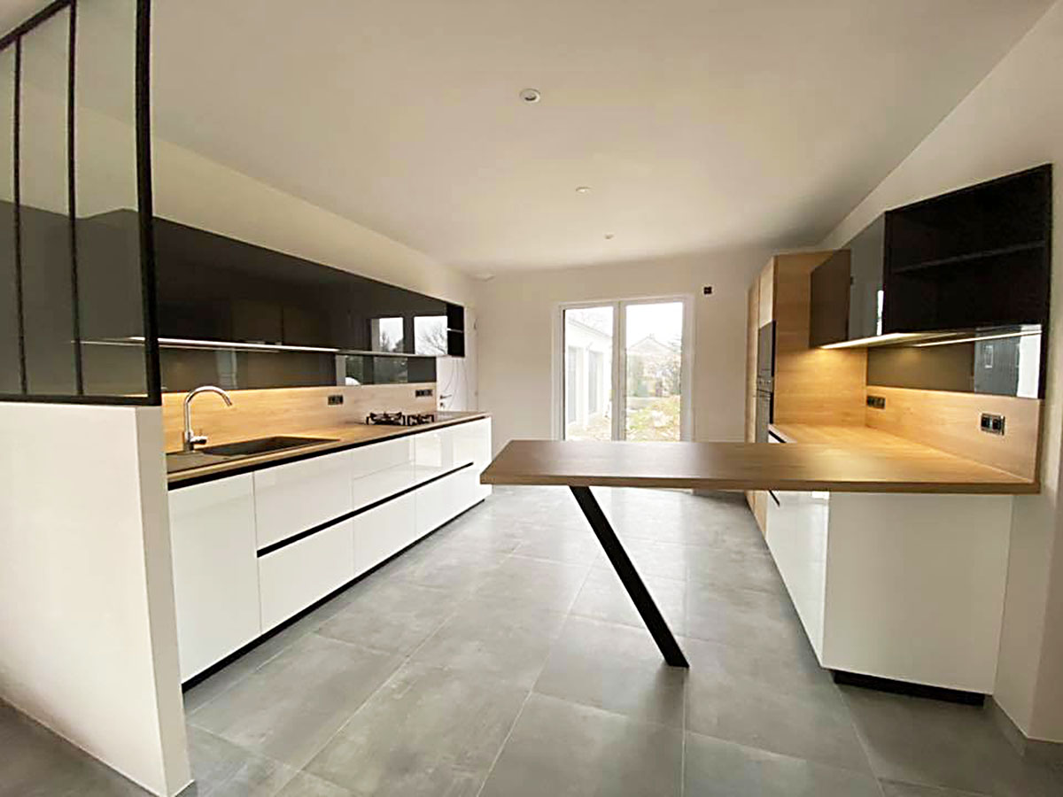 d&eacute;couvrez comment transformer votre espace culinaire avec des solutions innovantes de r&eacute;novation de cuisine. inspirez-vous des derni&egrave;res tendances pour une cuisine moderne, fonctionnelle et &eacute;l&eacute;gante adapt&eacute;e &agrave; votre style de vie.