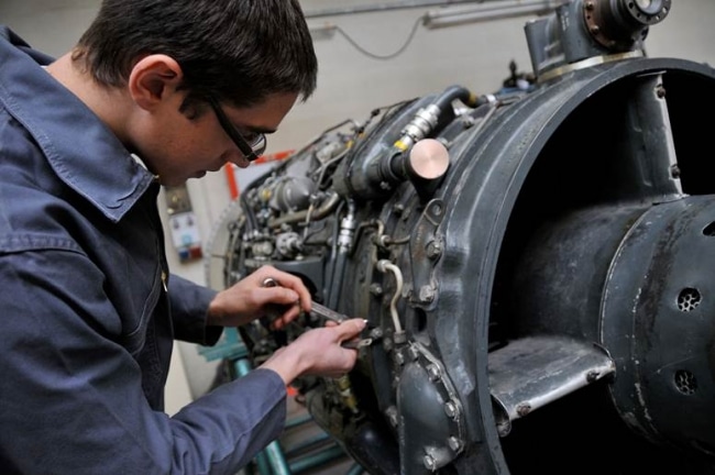 d&eacute;couvrez le m&eacute;tier de technicien : missions, comp&eacute;tences essentielles, formations requises et secteurs d'activit&eacute;. profitez de conseils pour r&eacute;ussir dans ce domaine technique et polyvalent.